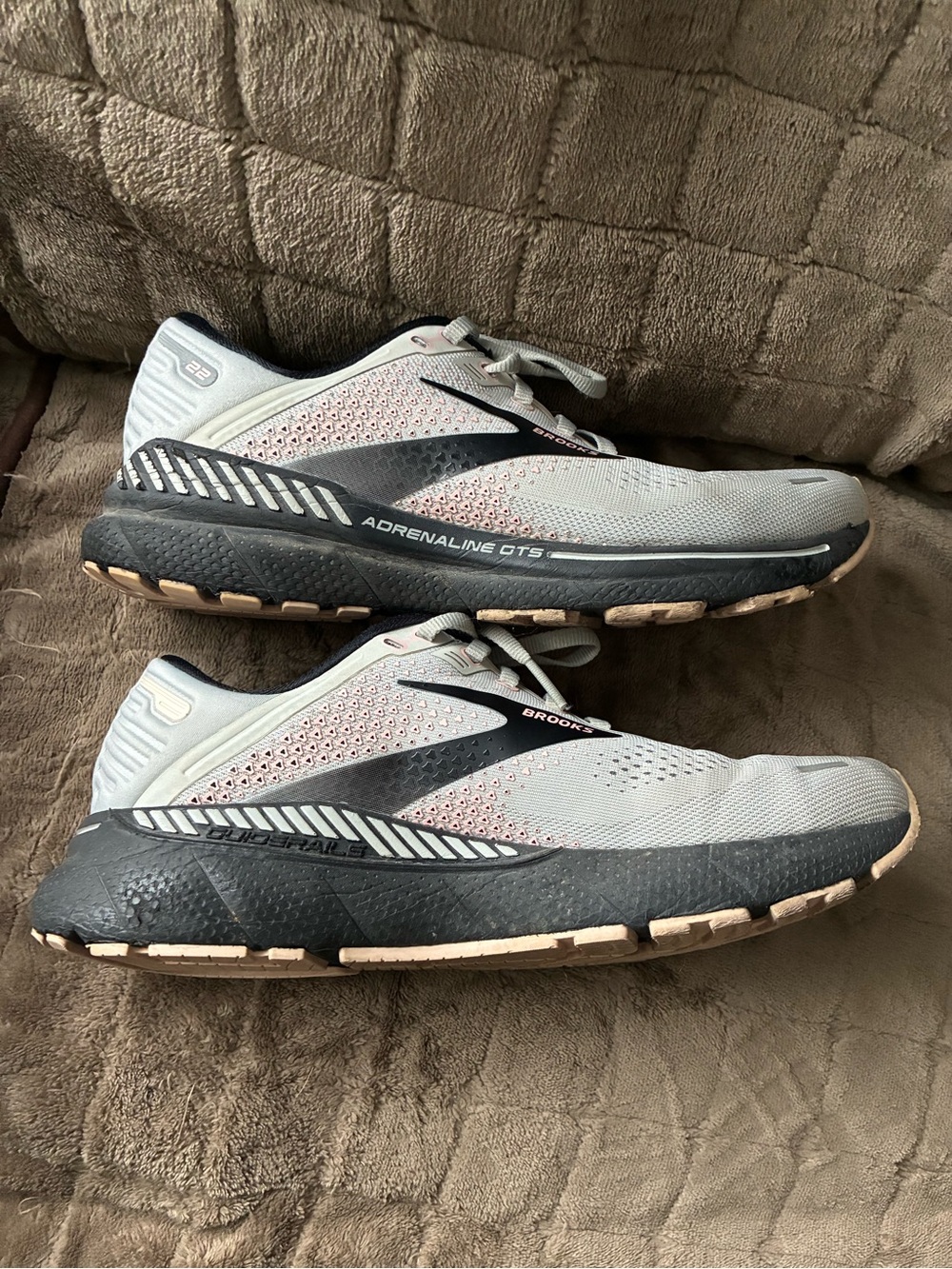 Brooks Adrenaline GTS Women’s Running Shoes - Light Gray with Black